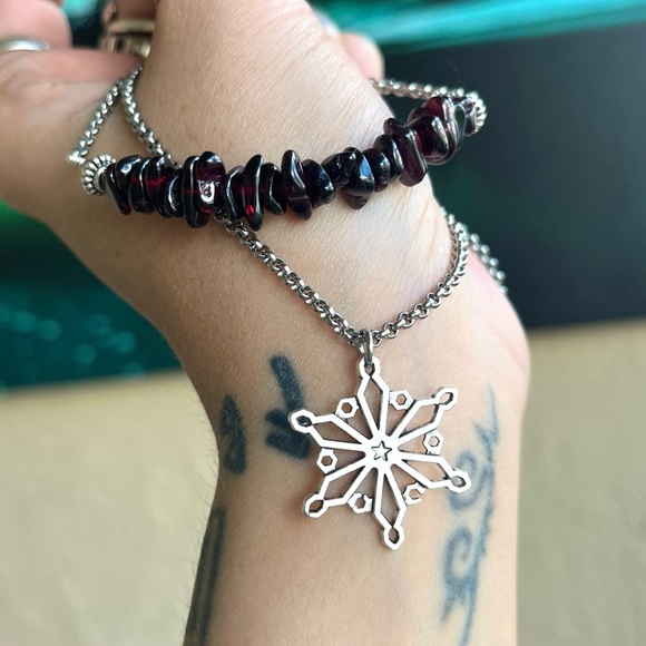 Set ! Dark red garnet snowflake necklace + earrings winter xmas set - Picture 6 of 14